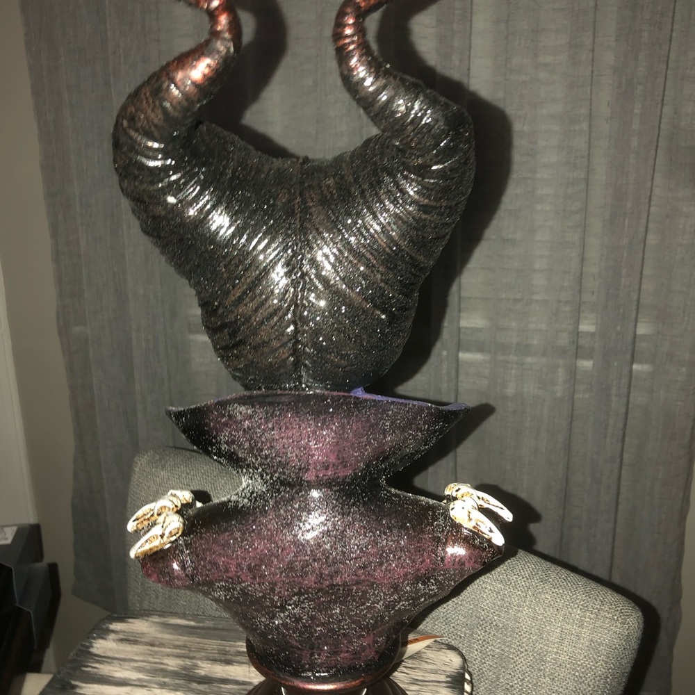 🖤 Maleficent Bust - LED - Picture 3 of 7